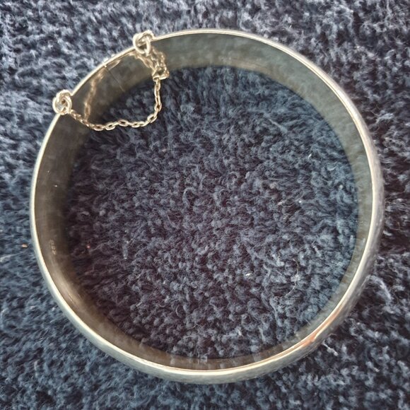 Vintage 925 Sterling Silver Chunky Wide Hinged Bracelet with Safety Chain - Picture 8 of 15